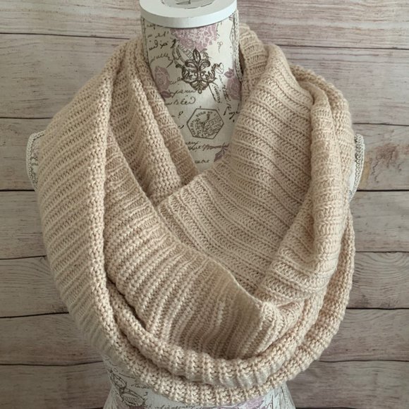 Accessories - Scarf Ivory/Cream crocket knit long 38 L"x12"